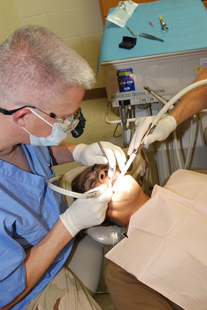 Implanty zębów, wybielanie zębów w gabinecie